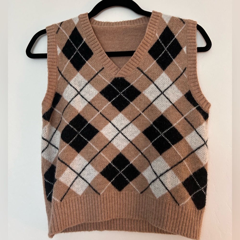 Argyle Sweater Vest in Tan Brown